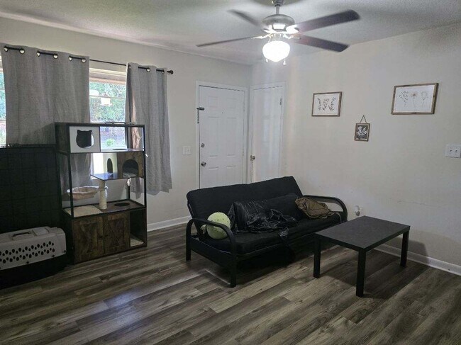 Building Photo - 234 Deerwood Dr