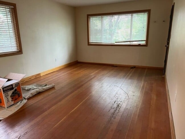 Building Photo - Classic Bungalow NW Bend