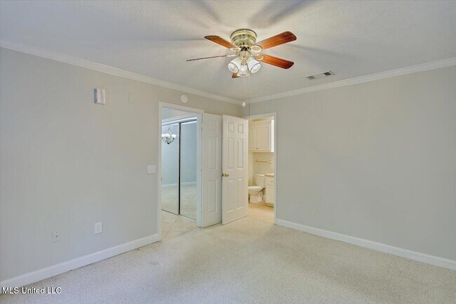 Building Photo - 200 Woodgreen Dr