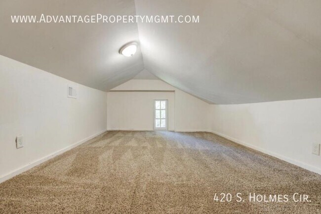 Building Photo - 420 S Holmes St