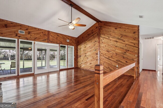 Building Photo - 325 White Oak Pl