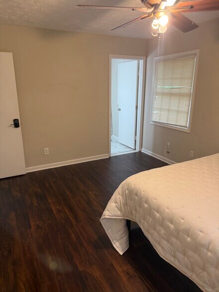 Building Photo - 6353 Bell Haven Ln