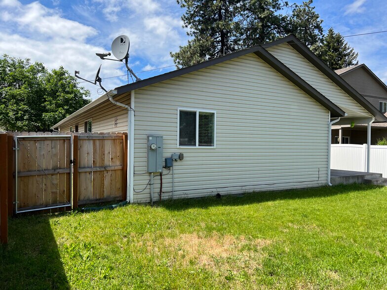 Building Photo - 1206 N 6th St