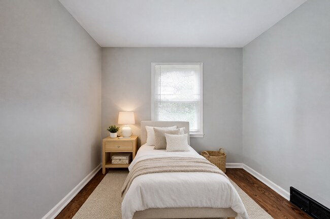 Building Photo - Renovated 3BR Home with Basement & Pet-Friendly Yard in KC