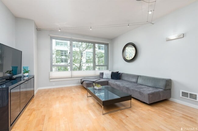 Building Photo - 219 Brannan St