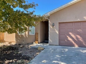 Building Photo - Great 3 bedroom, 2 bath, 2 car garage home...
