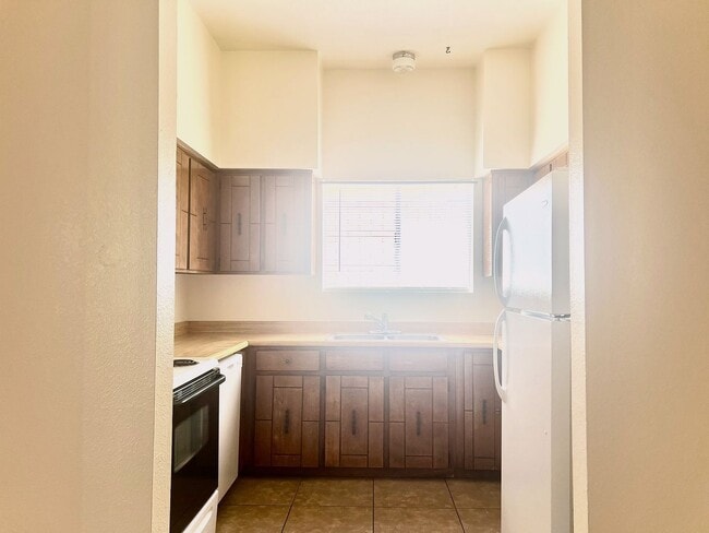 Building Photo - 5111 Paseo Las Palmas