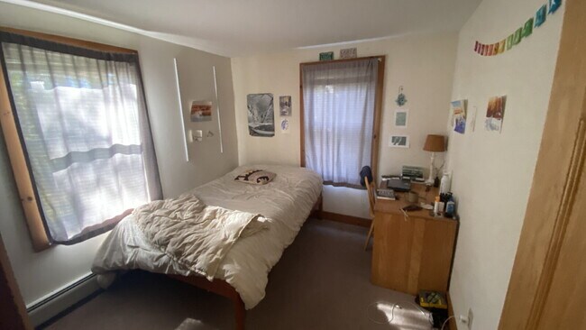 Building Photo - 279 Mast Rd