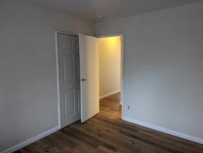 Building Photo - 3312 York Dr