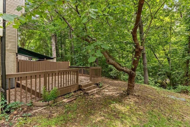 Building Photo - Beautifully Renovated Townhome For Rent In...