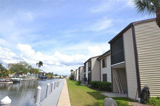 Building Photo - 329 Moorings Cove Dr