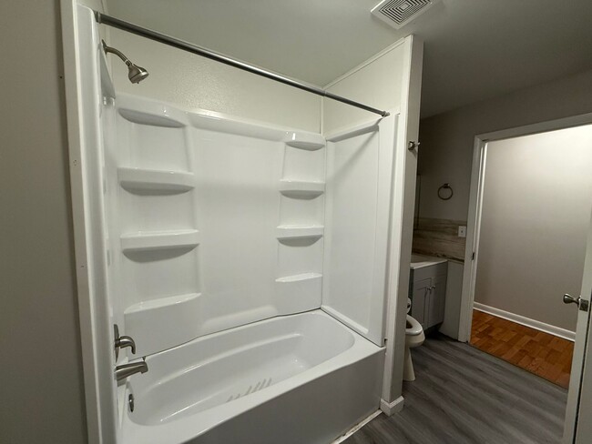 Building Photo - Great 3 bedroom 2 bath with garage