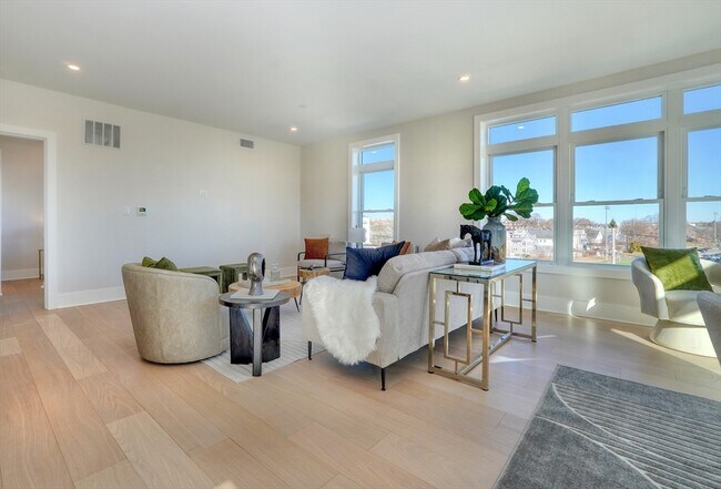 Building Photo - 62 Foundry St