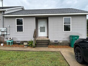 Building Photo - 2 Bedroom Duplex