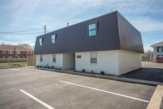 Building Photo - 1515 Bennett Ave