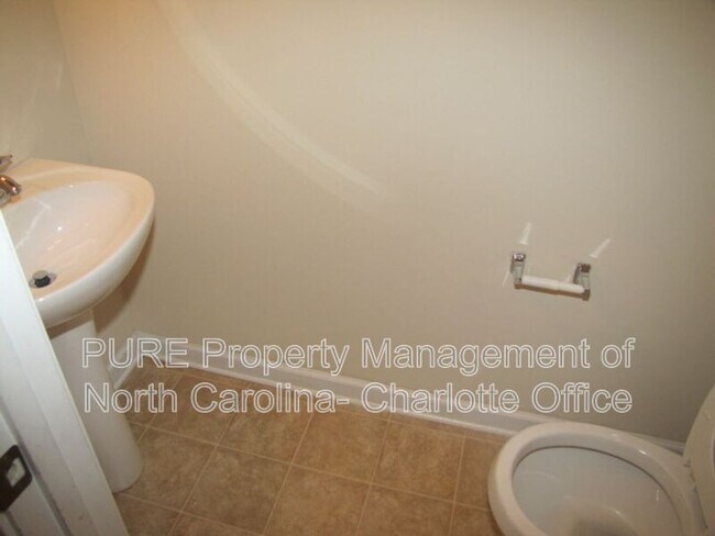 Building Photo - 7227 Tanners Creek Dr