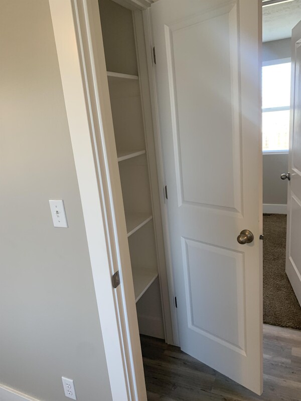 Building Photo - 3498 Valley Heights Dr