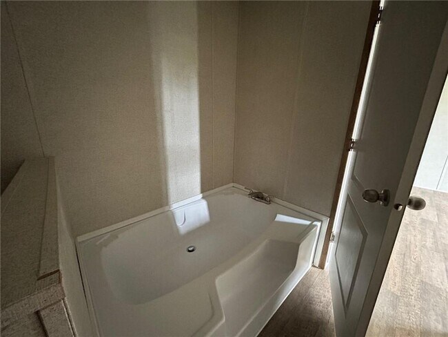 Building Photo - 9310 Scott Dairy Loop Rd S