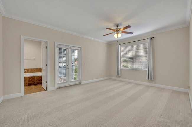 Building Photo - Gorgeous Townhome in Downtown Orlando