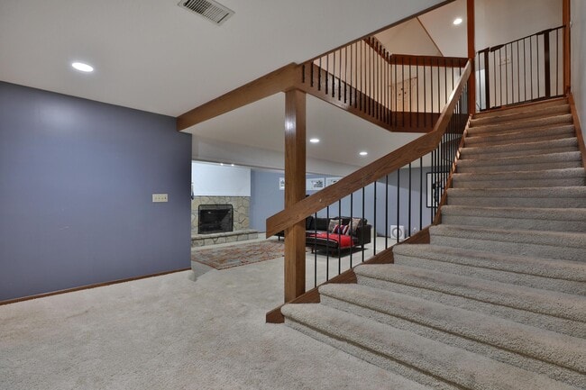 Building Photo - 668 Eagle Ridge