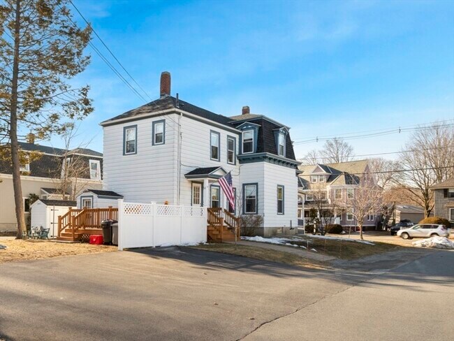 Building Photo - 128 Woburn St