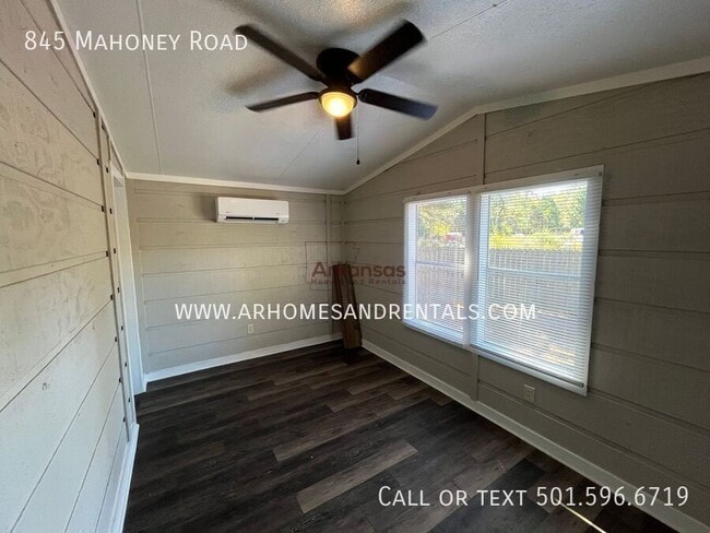 Building Photo - 845 Mahoney Rd