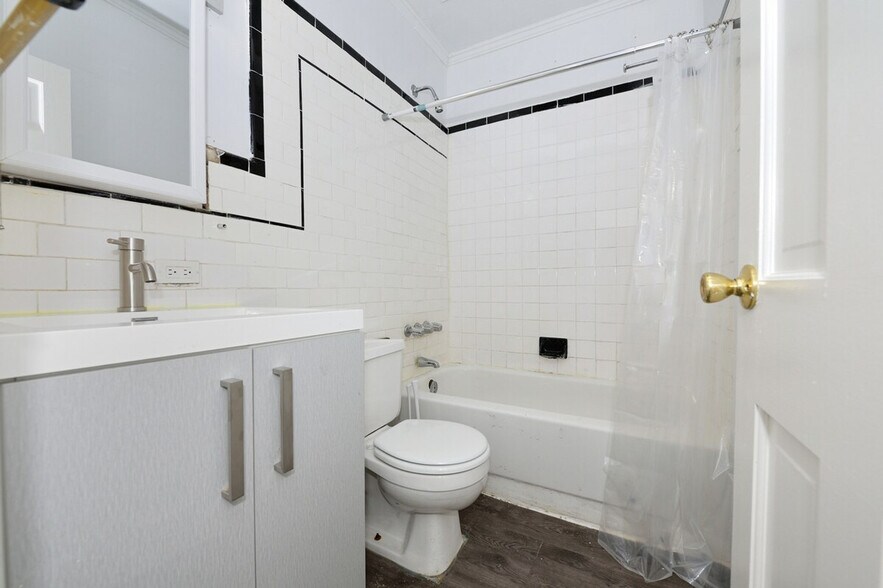 Building Photo - 470 9th Ave