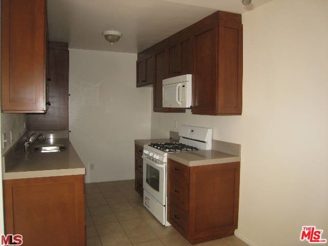 Building Photo - 5252 Coldwater Canyon Ave