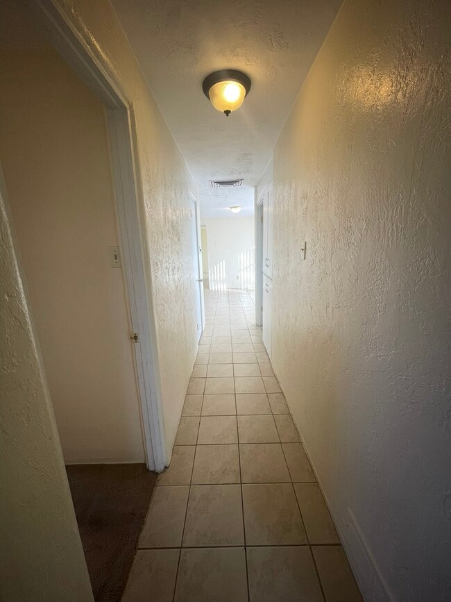 Building Photo - 3112 Colorado St NE