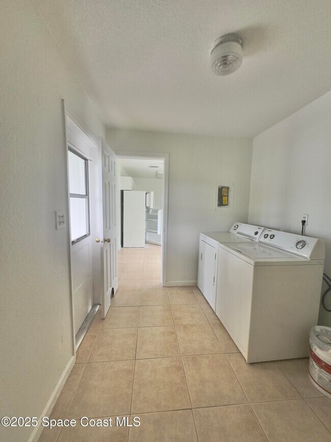 Building Photo - 2511 Sarno Rd