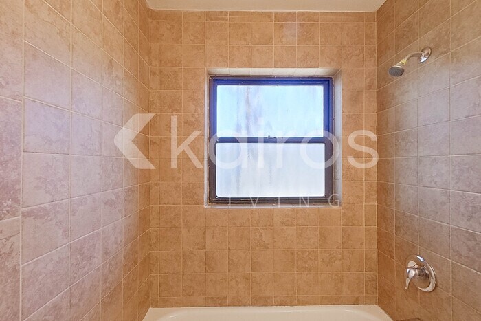 Building Photo - 1635 Jamaica St