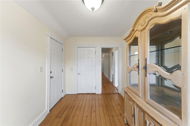 Building Photo - 132 S Angell St