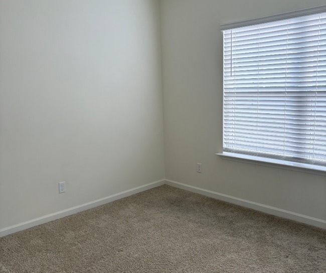 Building Photo - 2049 Tournament Dr