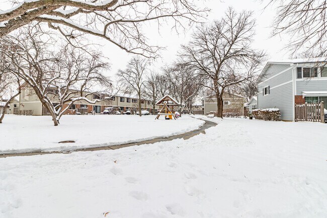 Building Photo - 416 Swallow Ln