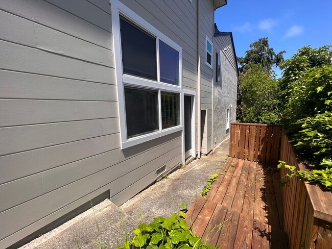 Primary Photo - 154-156A Carlotta Cir