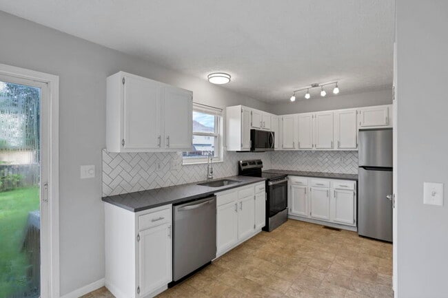 Building Photo - 3112 Fabyan Dr