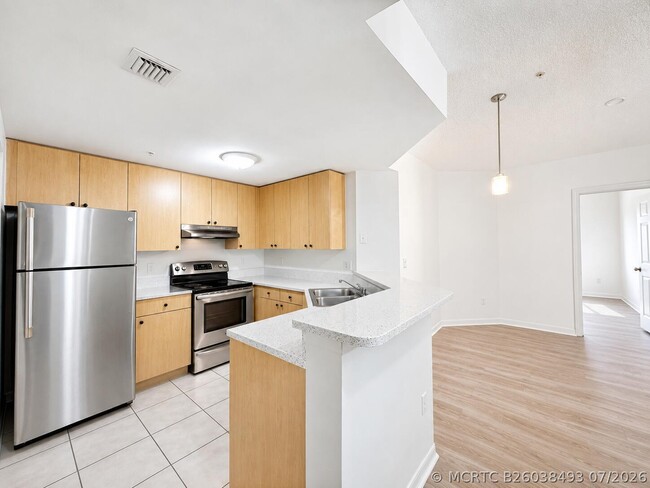 Building Photo - 5056 Lantana Rd