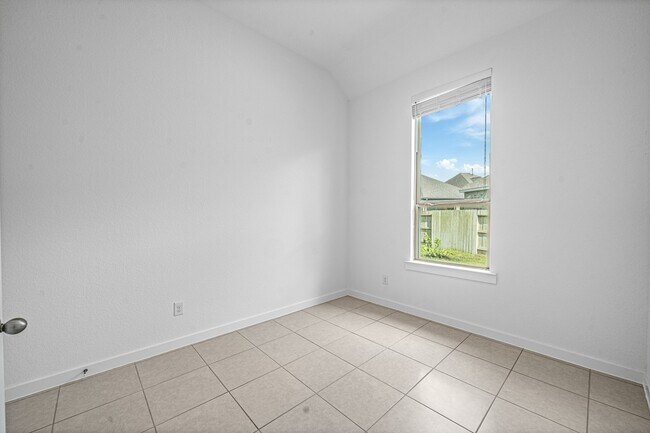Building Photo - 2221 Forest Trace Ln