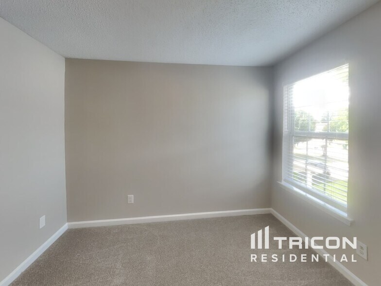 Building Photo - 1115 St Phillips Ct