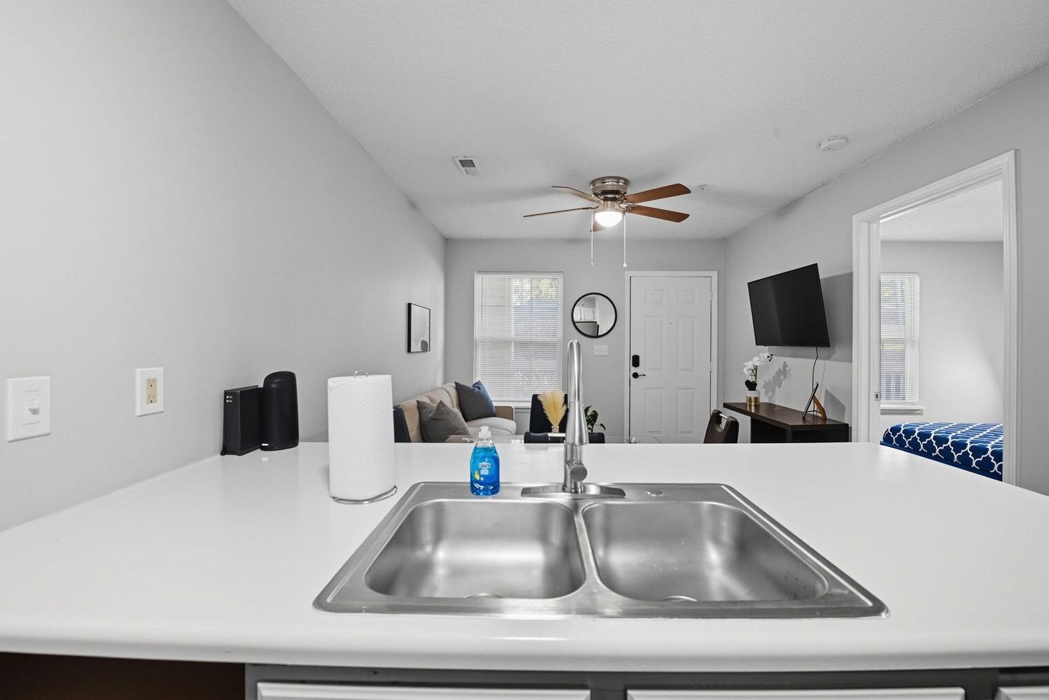 Building Photo - 2 Kings Creek Dr