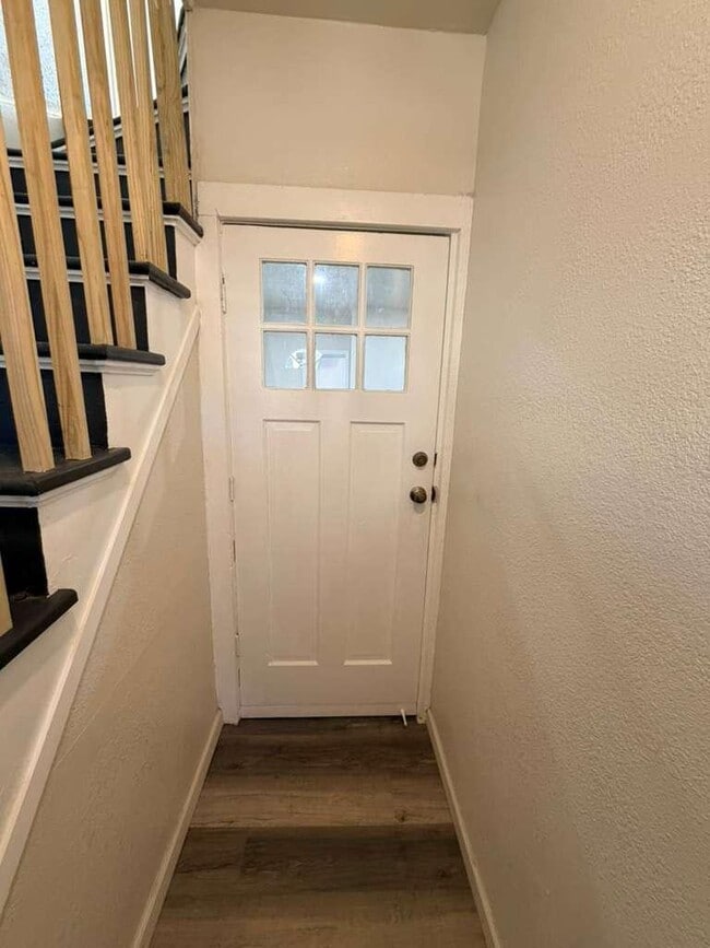 Building Photo - 653 W Bruce St