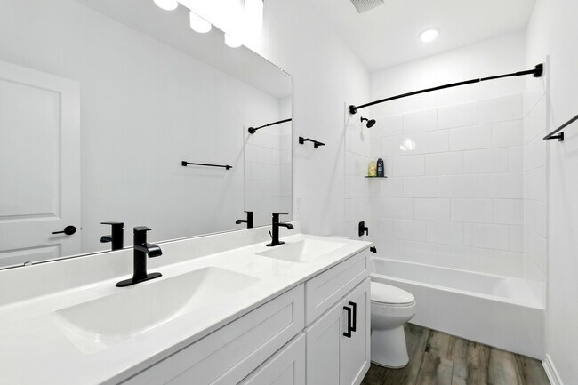 Building Photo - 15727 Rosemary Hl Ln