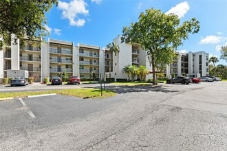 Building Photo - 9480 Poinciana Pl
