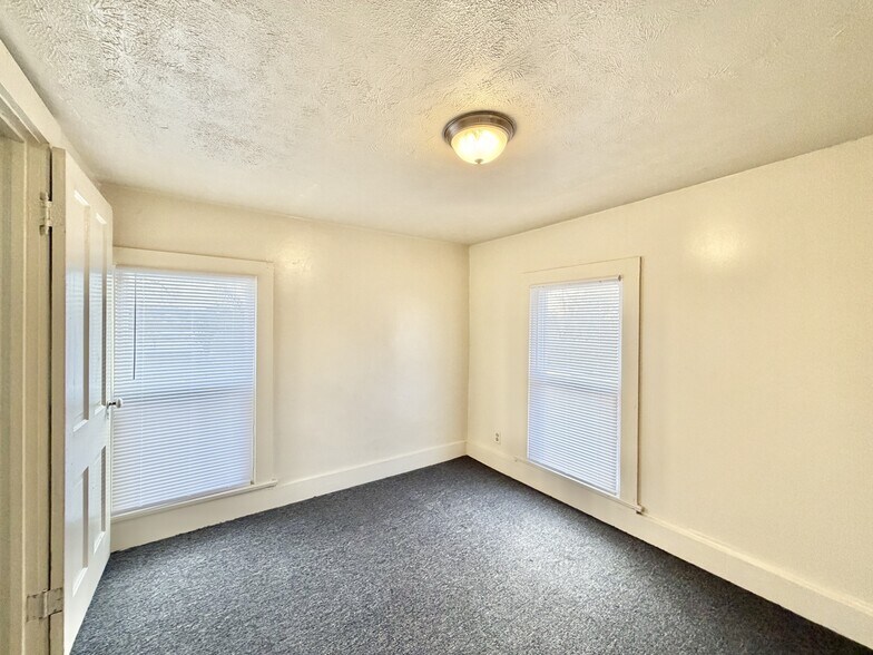 Building Photo - 809 Rockport Rd