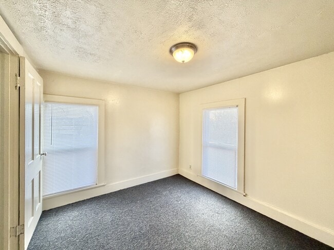 Building Photo - 809 Rockport Rd