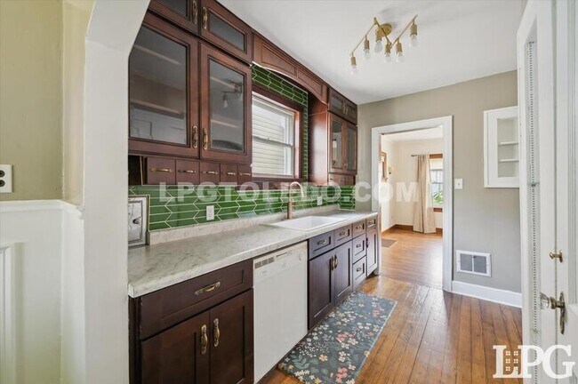 Building Photo - 2029 Berdan Ave