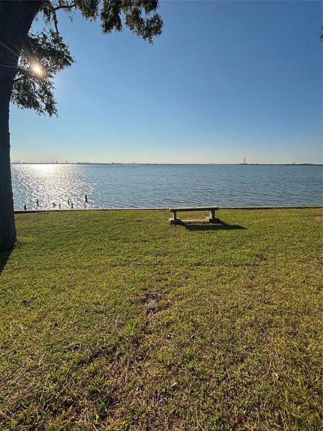 Building Photo - 2 Bayvilla Dr