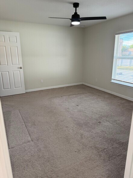 Master bedroom - 2120 NW 18th Ave