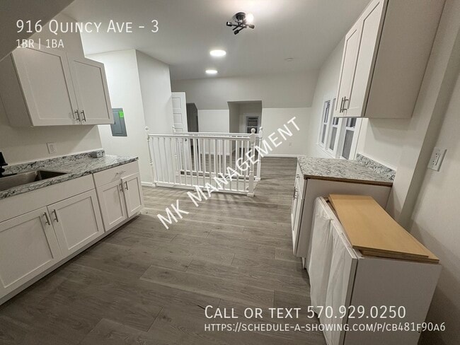 Building Photo - 916 Quincy Ave