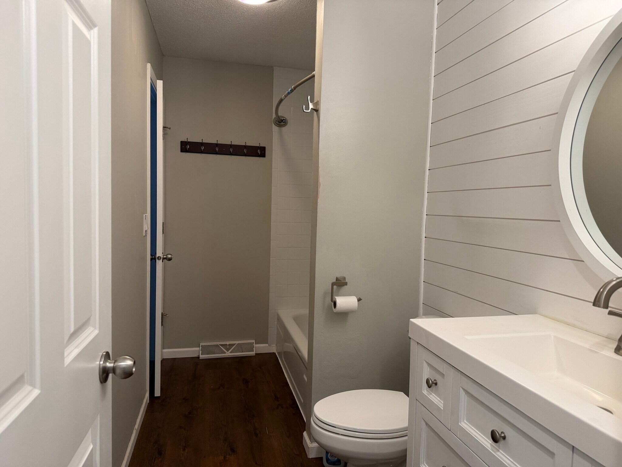 Main bath - 3309 Winston Dr